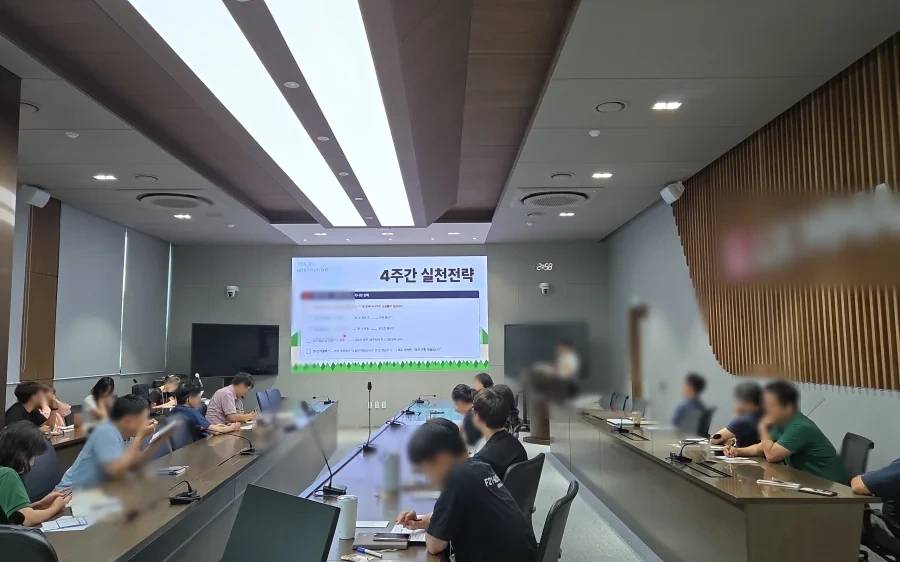 기업 강연장에서 진행되는 사업장 연계 교육 현장